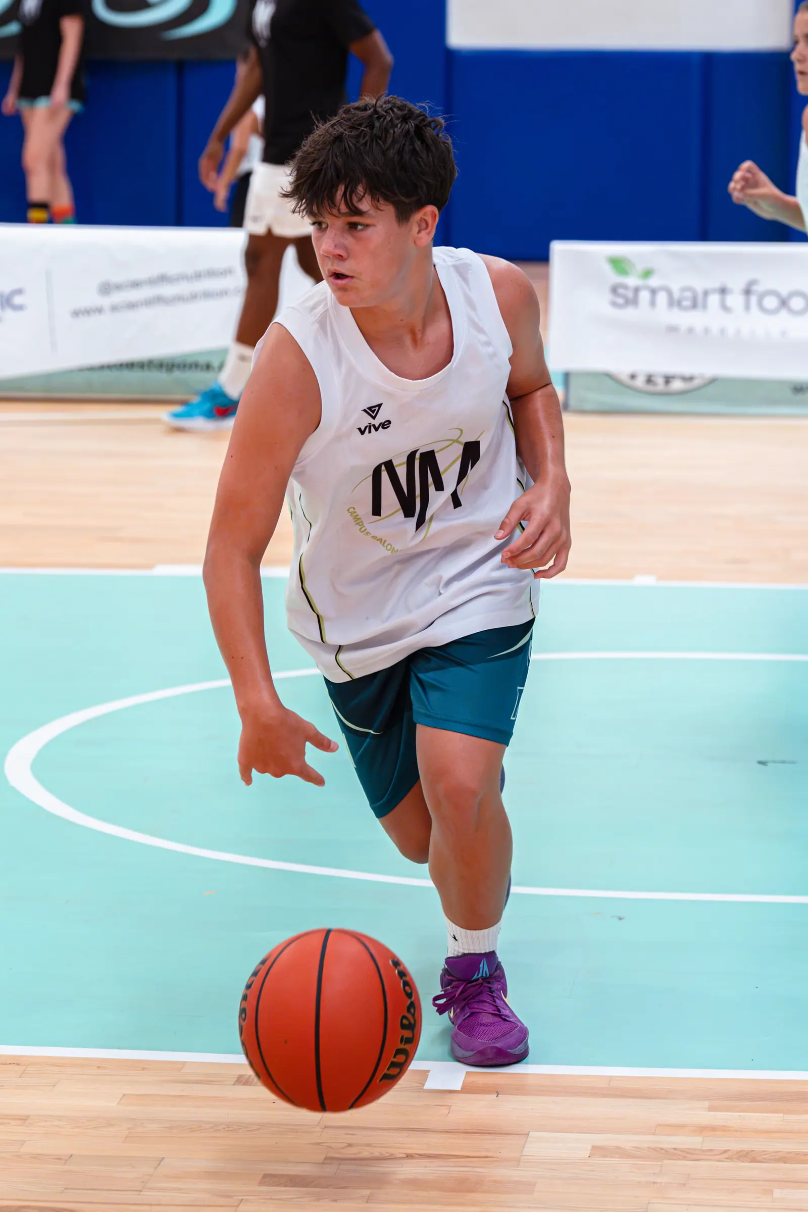 Jugadores en pista durante el campus